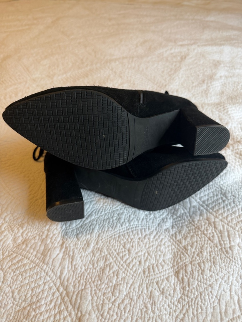 Blondo Black Pointed Toe Ankle Booties with Back Bow Accent waterproof - Picture 4 of 6